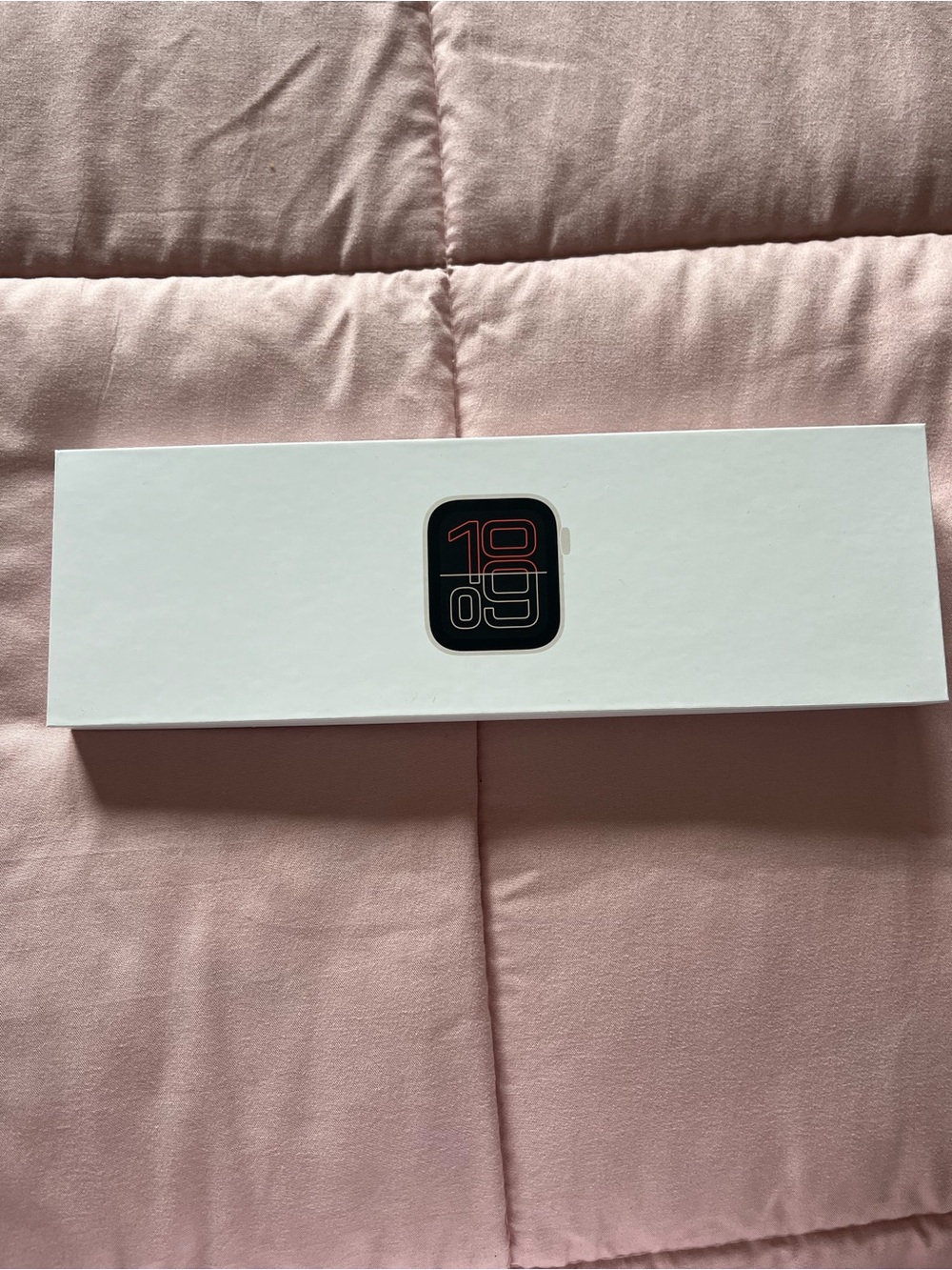 Apple Watch SE 3 in White with Magnetic Charger - Picture 4 of 6